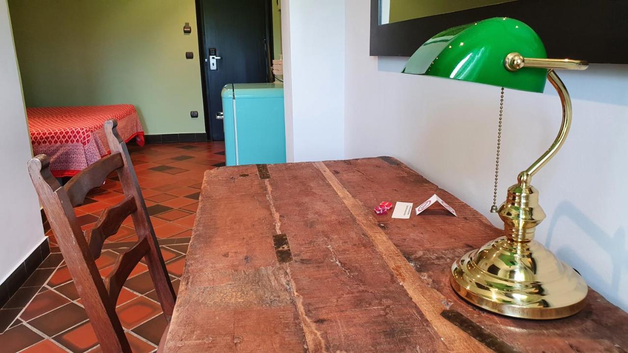 Hotel Restaurant El Bosc Banyeres del Penedes Екстер'єр фото