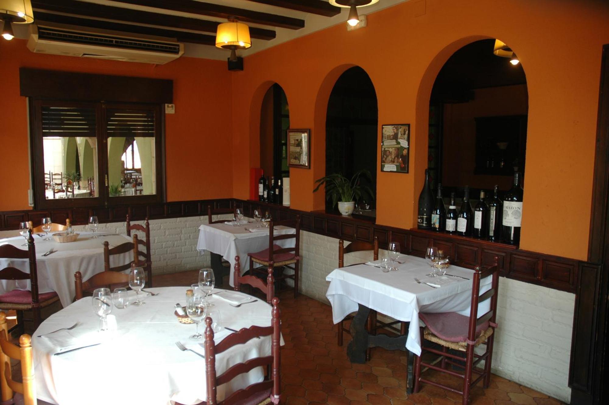 Hotel Restaurant El Bosc Banyeres del Penedes Екстер'єр фото