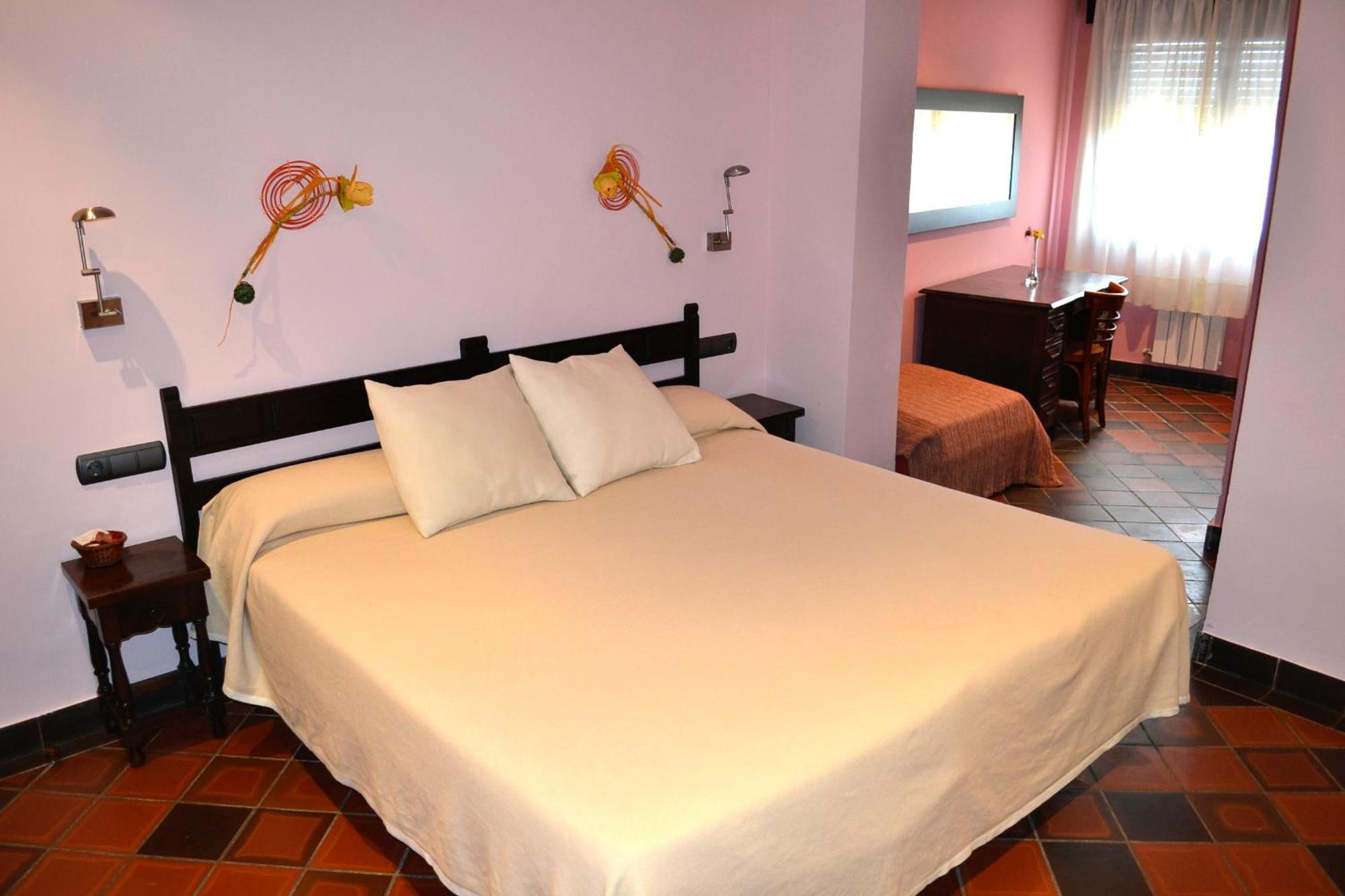 Hotel Restaurant El Bosc Banyeres del Penedes Номер фото