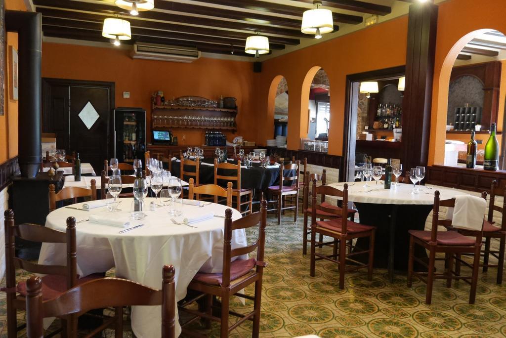 Hotel Restaurant El Bosc Banyeres del Penedes Екстер'єр фото