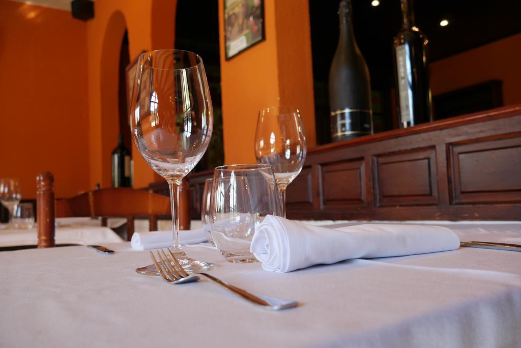 Hotel Restaurant El Bosc Banyeres del Penedes Екстер'єр фото