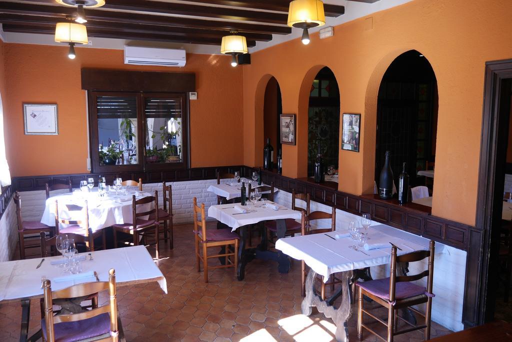 Hotel Restaurant El Bosc Banyeres del Penedes Екстер'єр фото