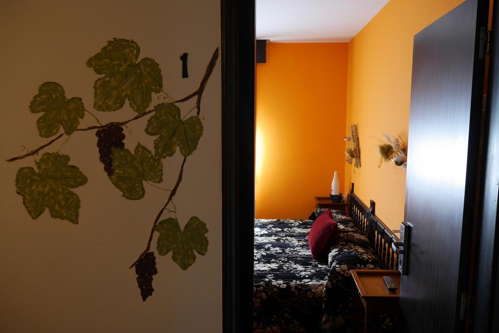 Hotel Restaurant El Bosc Banyeres del Penedes Екстер'єр фото