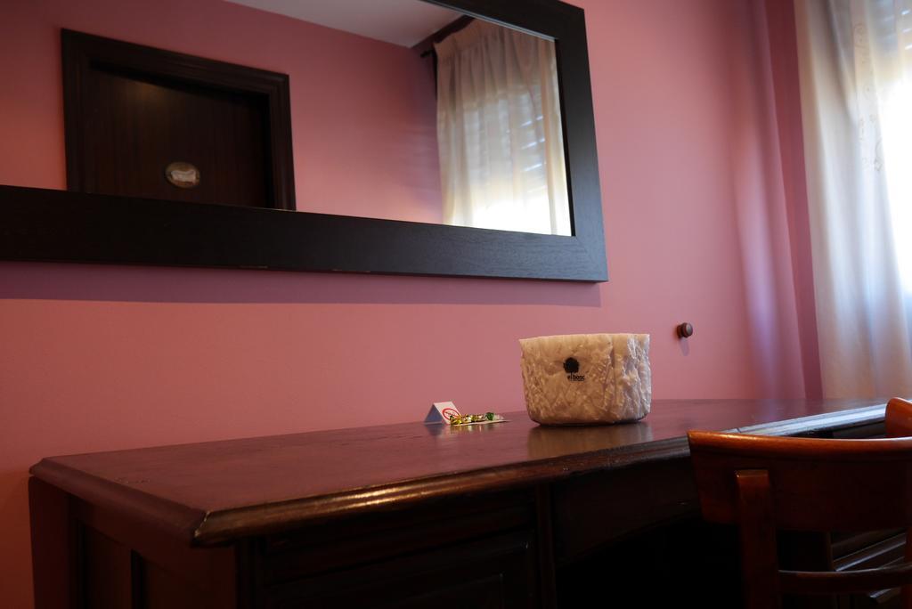 Hotel Restaurant El Bosc Banyeres del Penedes Екстер'єр фото