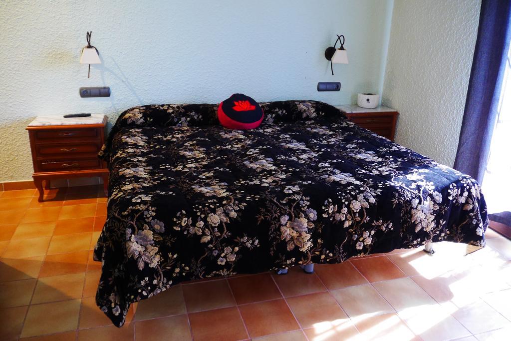 Hotel Restaurant El Bosc Banyeres del Penedes Екстер'єр фото
