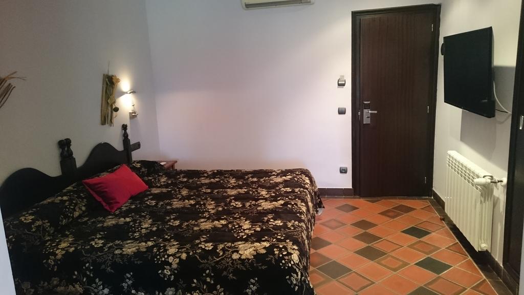 Hotel Restaurant El Bosc Banyeres del Penedes Екстер'єр фото